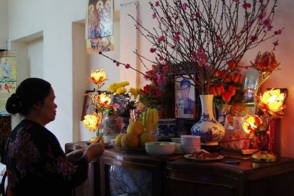 Phong tục thắp hương của người Việt
